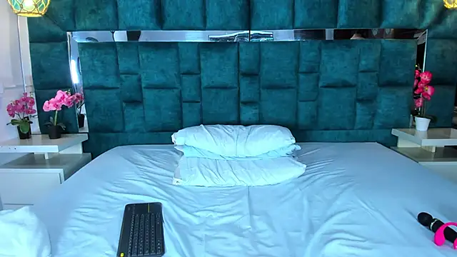 valtira_nova's cam snapshot