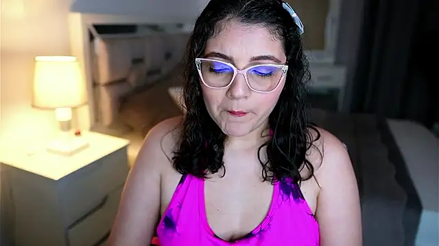 Camilaa_bueno's cam snapshot