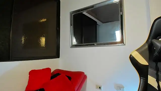 julian_wallace's cam snapshot