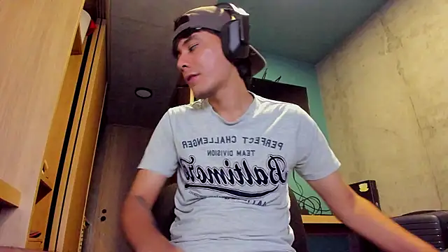 Huge_latin_cock's cam snapshot