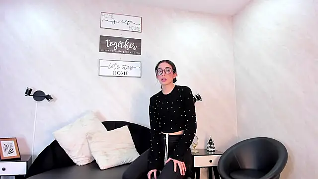 Emilia_Bons's cam snapshot