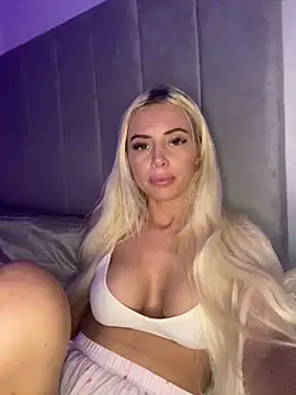 MaisieMae's cam snapshot