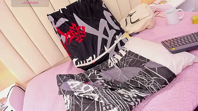 Mia_thompson_19's cam snapshot