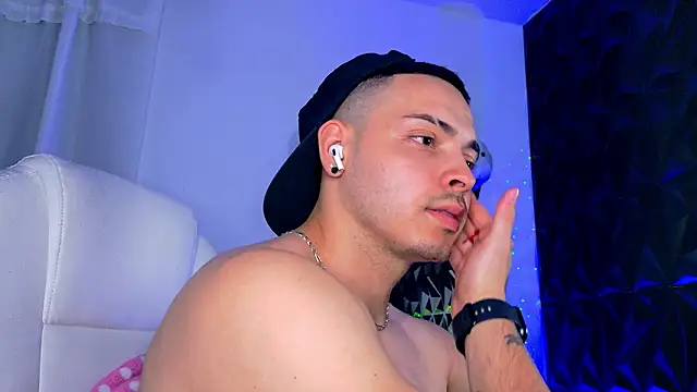 Maxwell_Dupont's cam snapshot