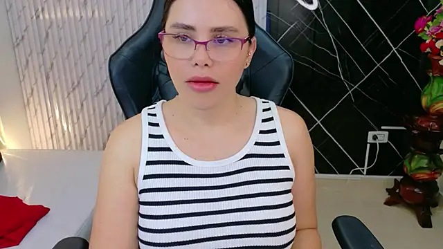 lararoberts_'s cam snapshot