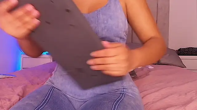 ellisrossi's cam snapshot