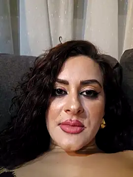 WatchTheQUEEnConQuer88's cam snapshot