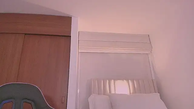 ArianaReynoldss's cam snapshot