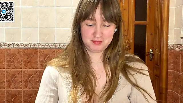 MaroonMoon_'s cam snapshot