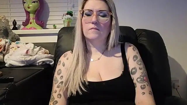 Sizzling_Indie36's cam snapshot