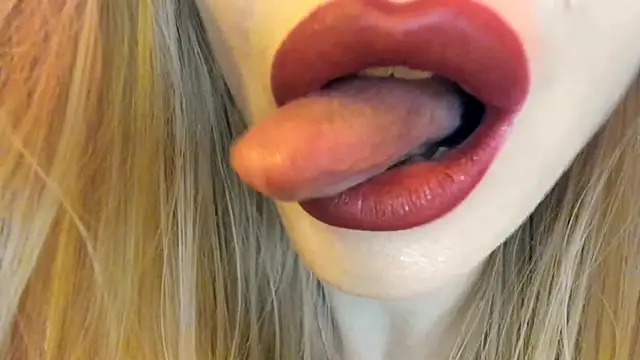 Politeeliza's cam snapshot