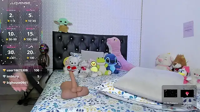 redgirlofficial's cam snapshot