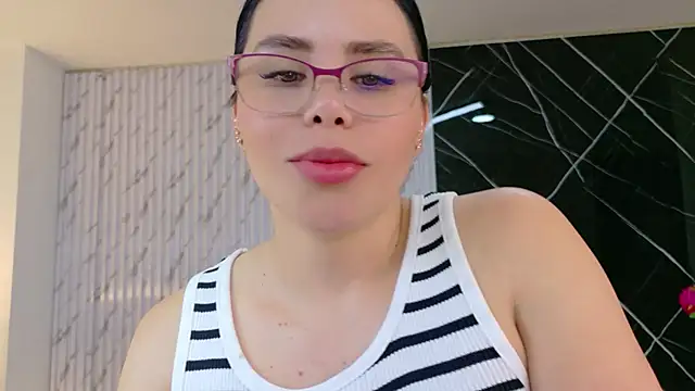 lararoberts_'s cam snapshot