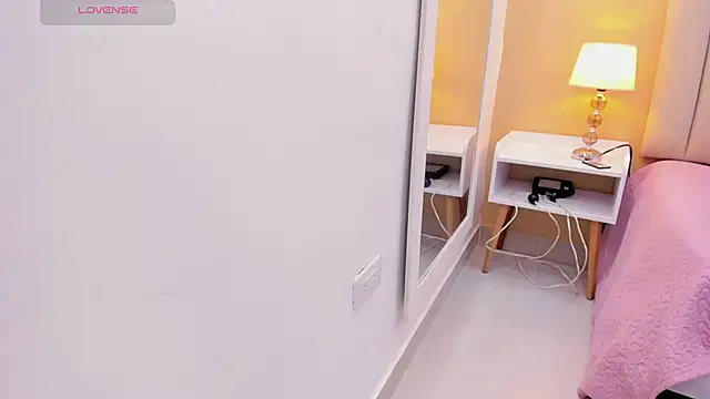 Mia_thompson_19's cam snapshot