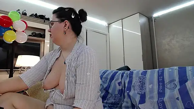 ILoveToFeelU's cam snapshot