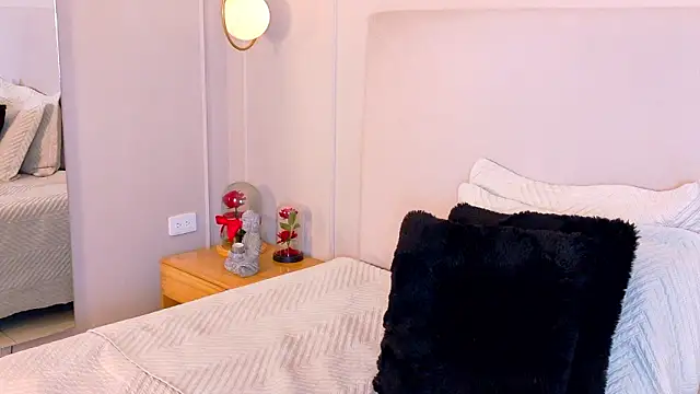 OlayaCooper live sex cam