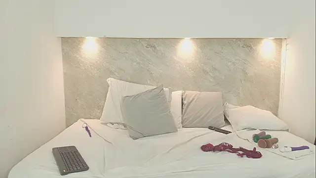 Emmy_lander1's cam snapshot