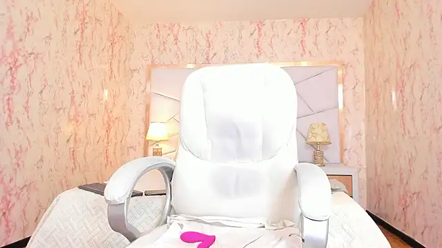 Emily_Whinfre's cam snapshot