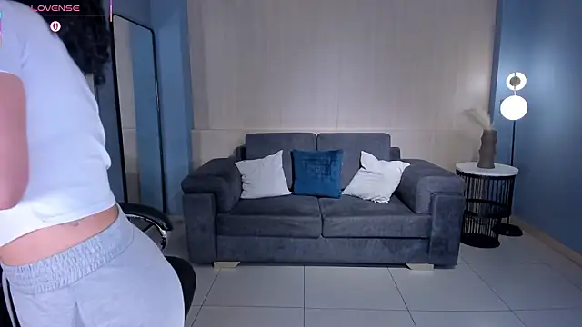 AlessaRomero live sex cam