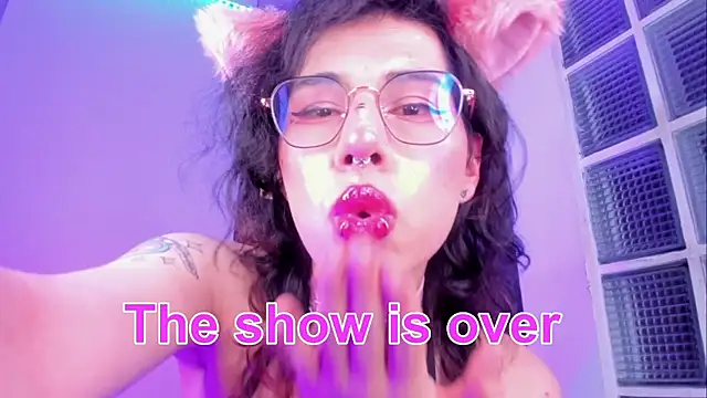 Sweet-SharoKitty live sex cam
