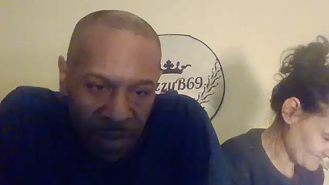 CuzzyB69 live sex cam