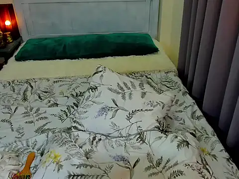 MissTyraxx live sex cam