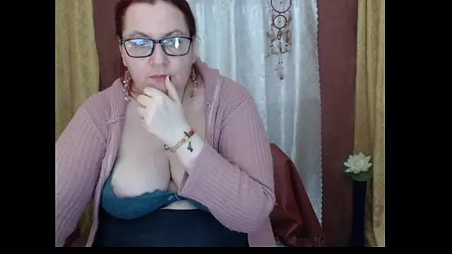 PlayfullMature live sex cam