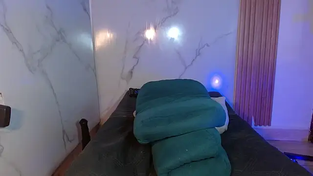 mollyguns's cam snapshot