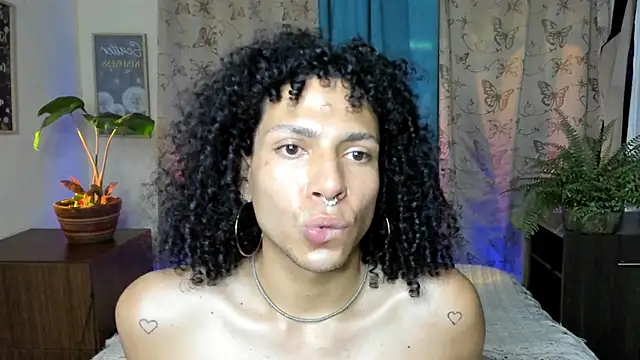 Angel_White25's cam snapshot