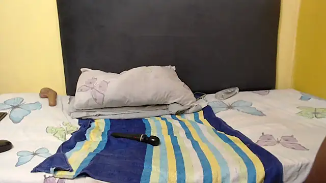 ChubbyBitch26's cam snapshot