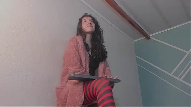 Lucy-Bluesea's cam snapshot