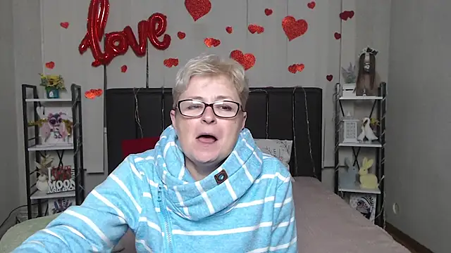 EmiliaGree live sex cam