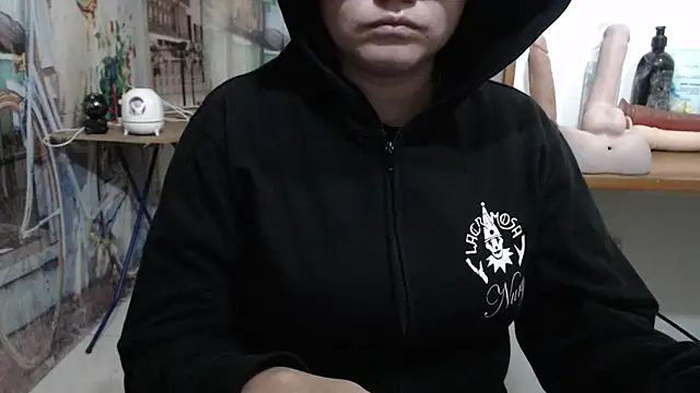 curly_greeneyed's cam snapshot