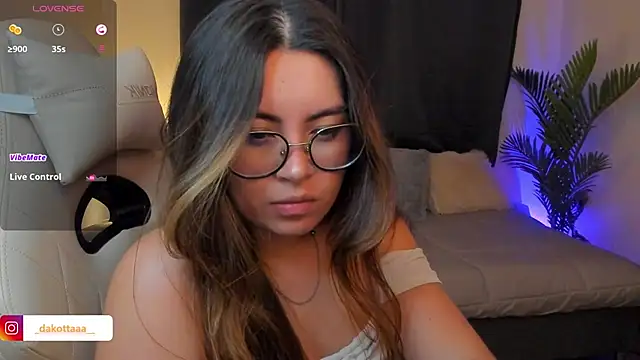 dakottaa_'s cam snapshot