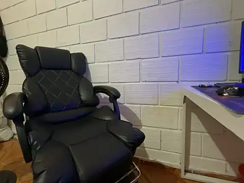 Max_TheHorseDick live sex cam