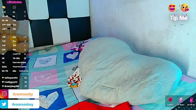 Aroonsexyboy live sex cam