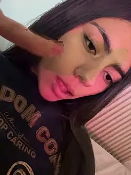 Lilybeeth live sex cam