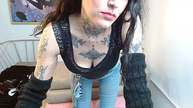 Roxanne_vale's cam snapshot