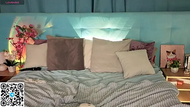 Aurora_Bennet's cam snapshot