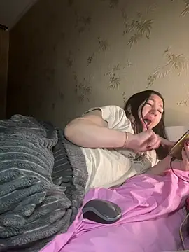 Naughtbaby_2025's cam snapshot