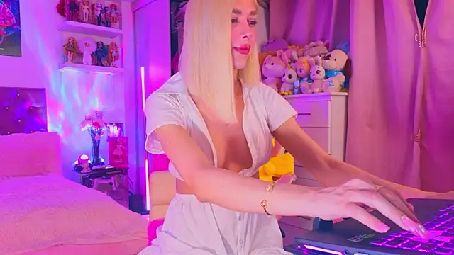 MadamBarbiee's cam snapshot