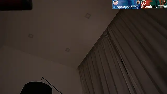 supreme_dominatrix's cam snapshot