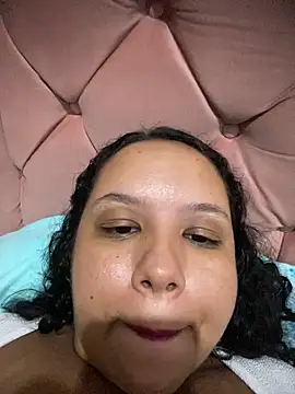 Bigostosa live sex cam