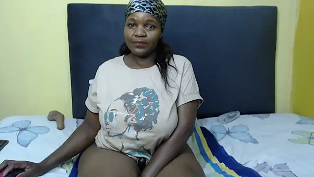 ChubbyBitch26's cam snapshot