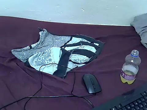 tasty_piee's cam snapshot