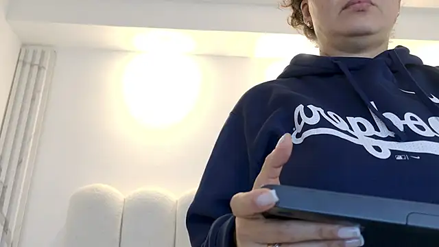 Juliabadlee's cam snapshot