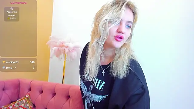 KatieBlossom_'s cam snapshot