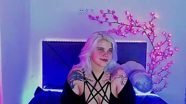 JoannLowe live sex cam