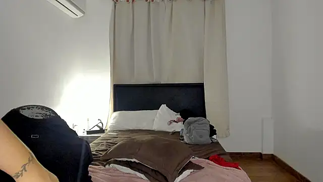 brithany_olson25's cam snapshot