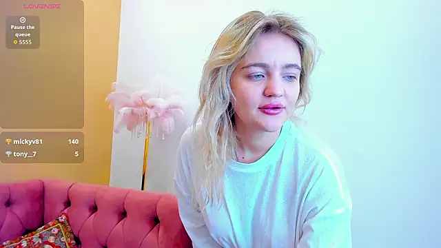 KatieBlossom_'s cam snapshot